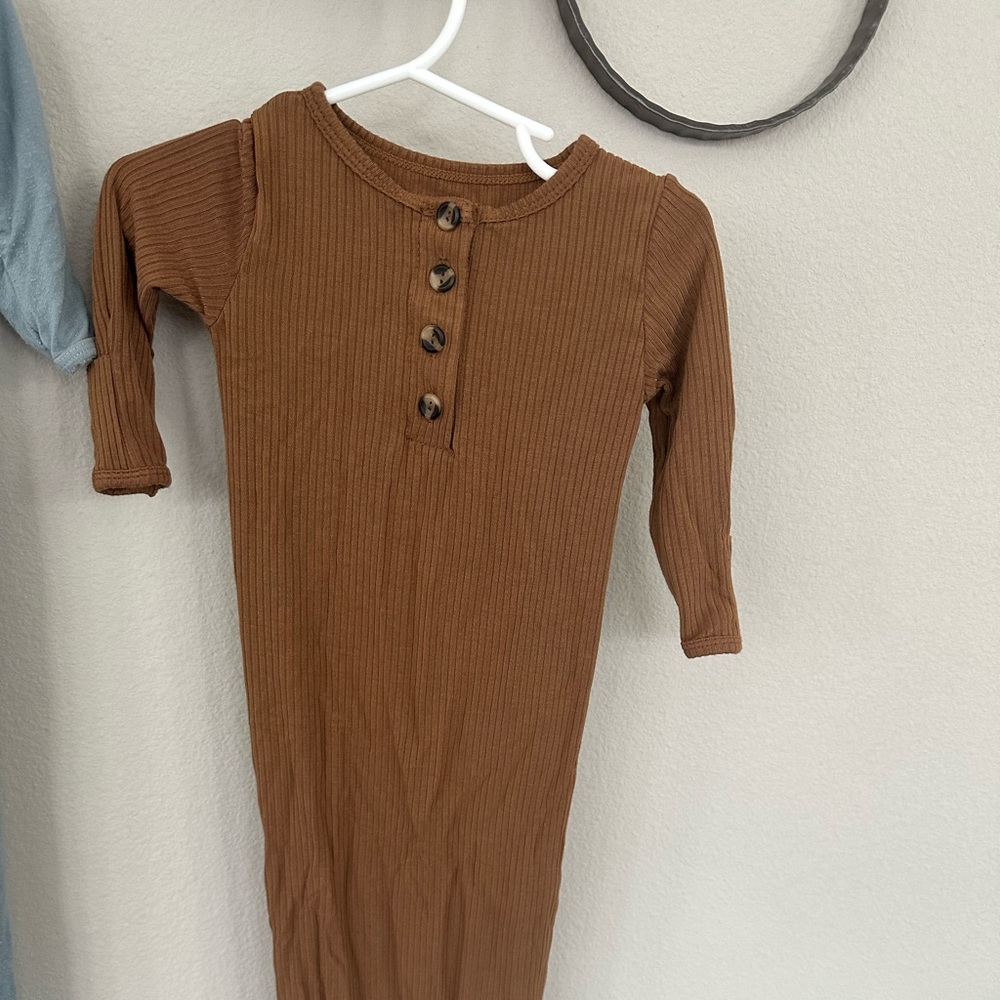 Knotted gown 3-6mo